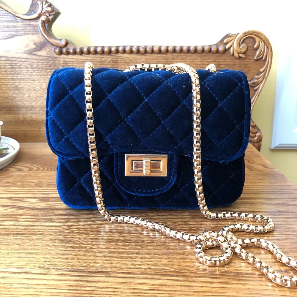 Blue quilted velvet crossbody bag w/ gold chain